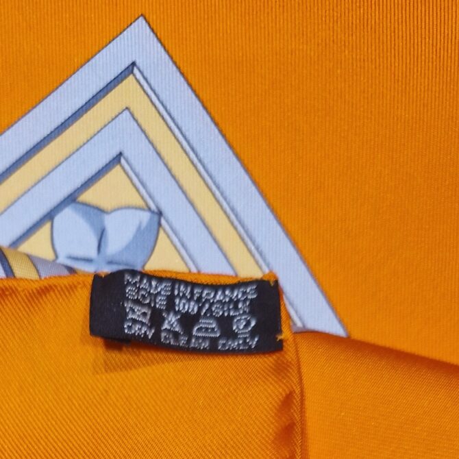 Carré Hermès Le fleuve sacré par Catherine Baschet 2005 livré dans sa boîte – Image 6