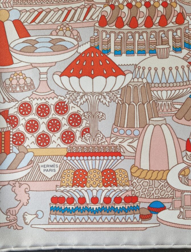 Carré Hermès  42 cm La pâtisserie française par Pierre Marie à l état neuf – Image 2