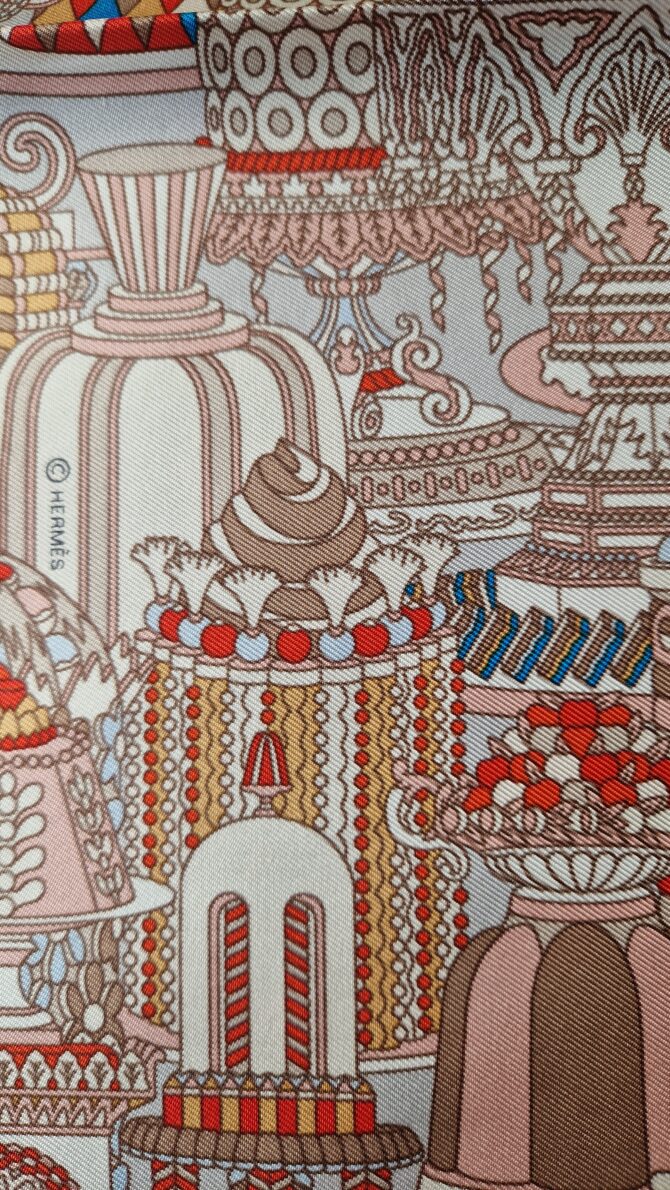 Carré Hermès  42 cm La pâtisserie française par Pierre Marie à l état neuf – Image 3