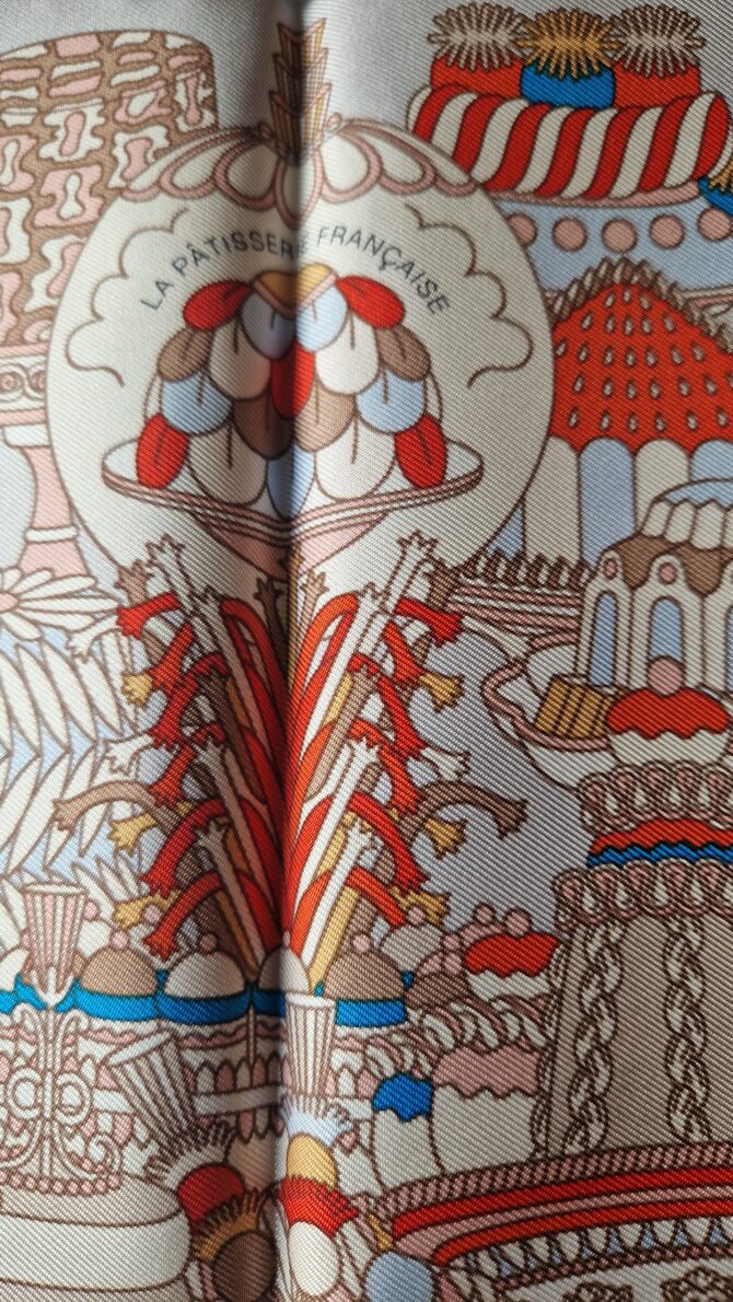 Carré Hermès 42 cm La pâtisserie française par Pierre Marie à l état neuf