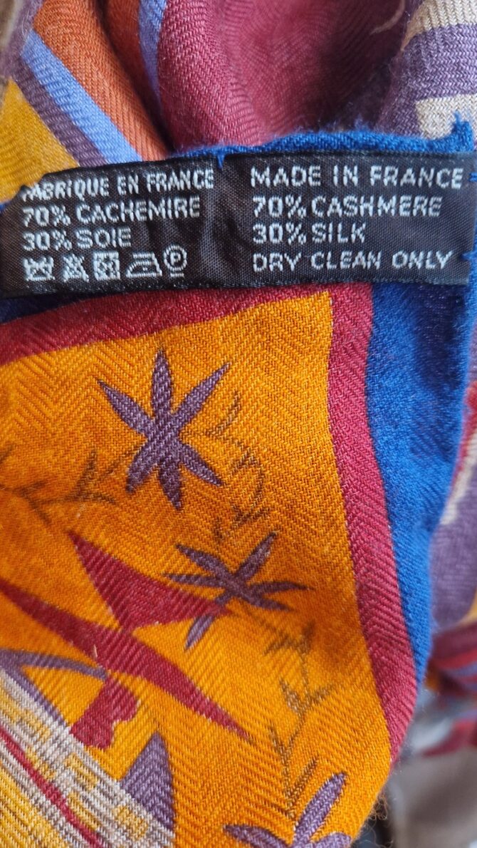 Châle Hermès Cachemire & soie Kachinas par Kermit Oliver – Image 9