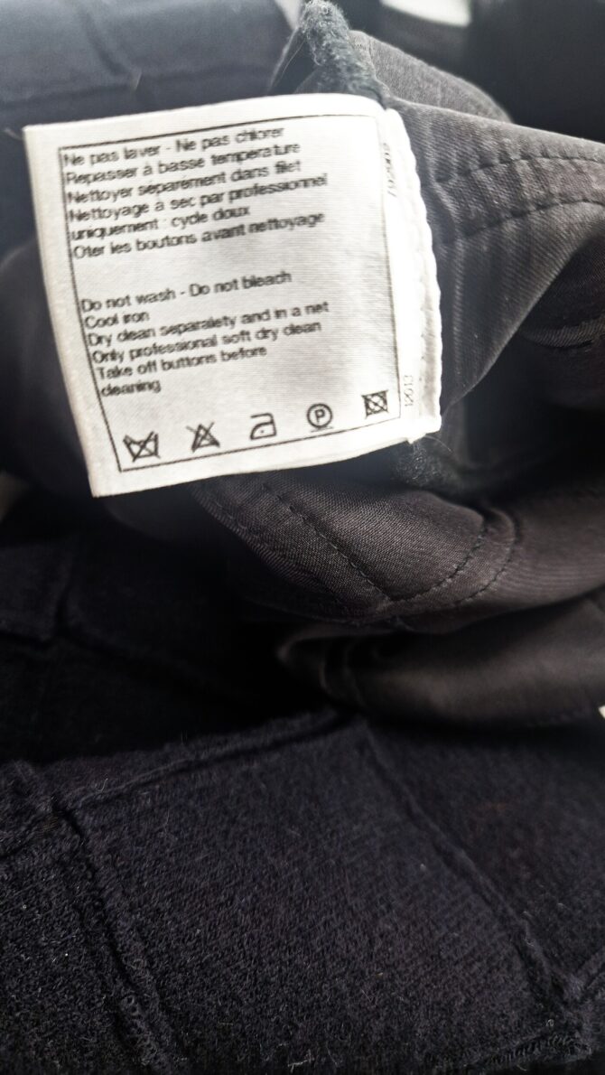 Originale robe  Chanel , réalisée en  carreaux en laine appliqués sur soie pour un effet matelassé – Image 9