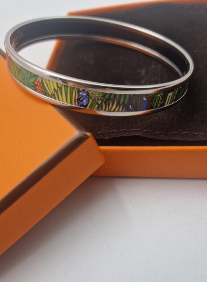 Bracelet Hermès émaillé aux motifs inspiré par le  carré Animapolis 