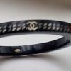 Bracelet Chanel en résine transparente et noire