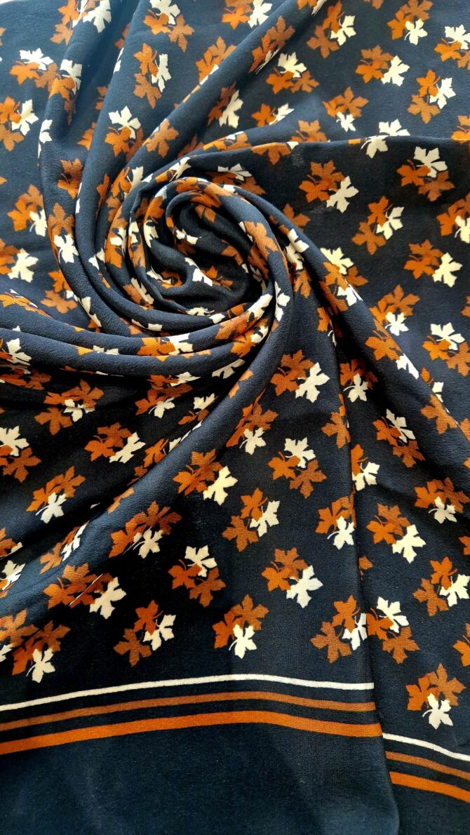 Foulard en crêpe de soie Yves Saint Laurent – Image 3