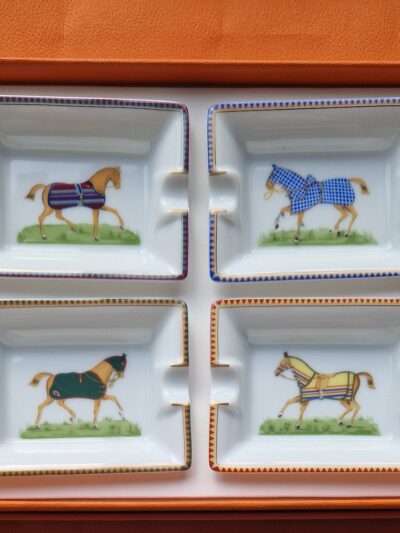 Rare set  de 4 mini cendriers Hermès en porcelaine