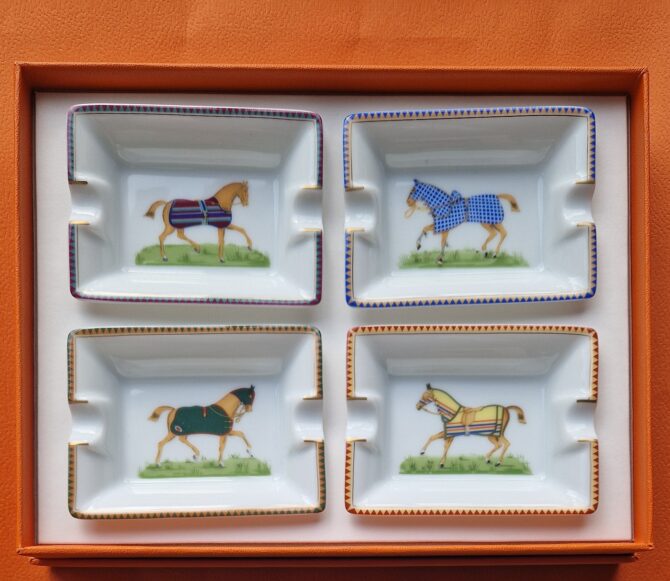 Rare set  de 4 mini cendriers Hermès en porcelaine