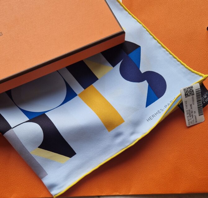 Pochette Hermès Jeu d'adresse par Evan Hecox,  Etat neuf avec étiquettes et facture ,livrée dans sa boîte – Image 4
