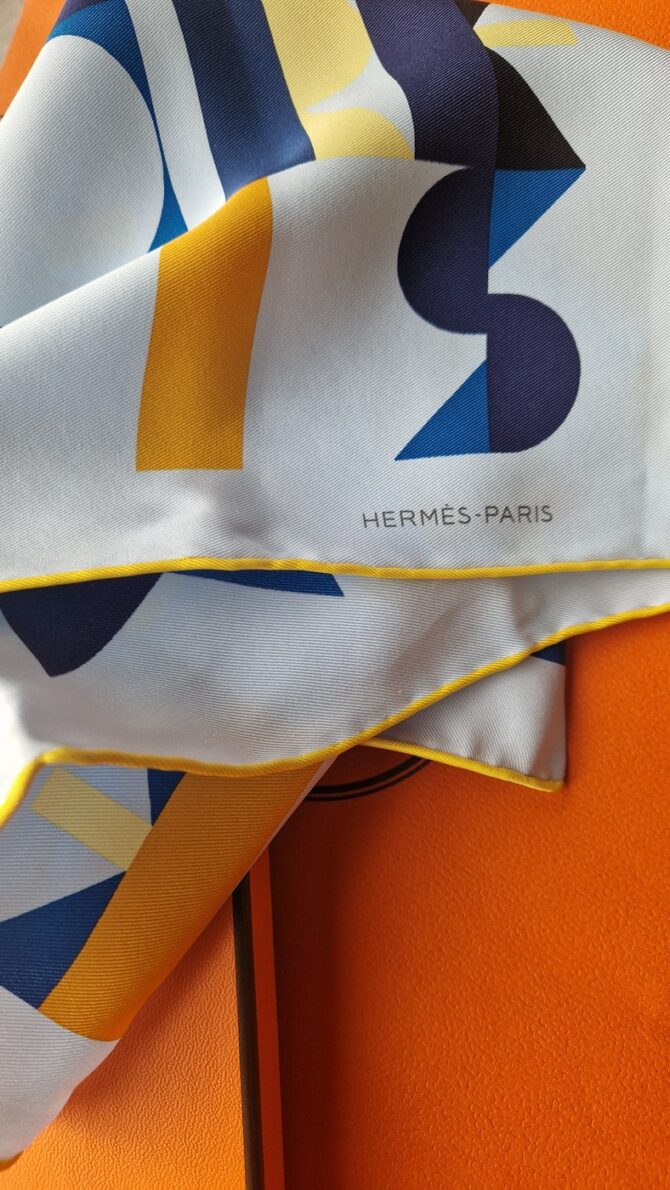Pochette Hermès Jeu d'adresse par Evan Hecox,  Etat neuf avec étiquettes et facture ,livrée dans sa boîte – Image 6