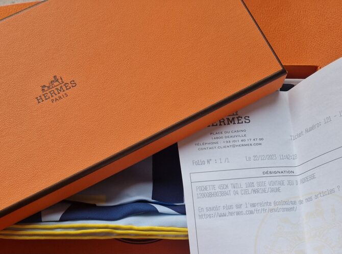 Pochette Hermès Jeu d'adresse par Evan Hecox,  Etat neuf avec étiquettes et facture ,livrée dans sa boîte – Image 7