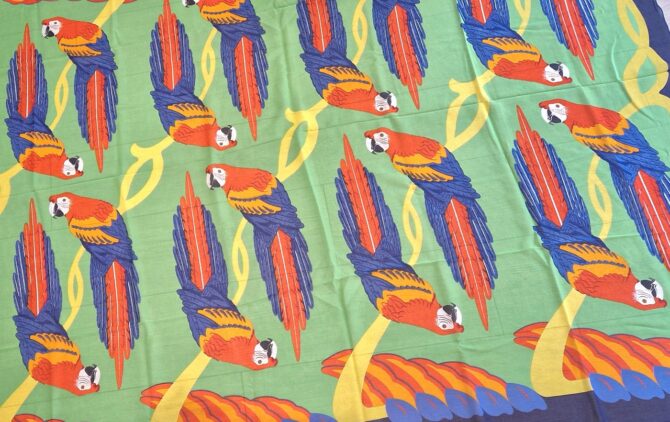 Paréo Hermès aux motifs de  Perroquets – Image 2