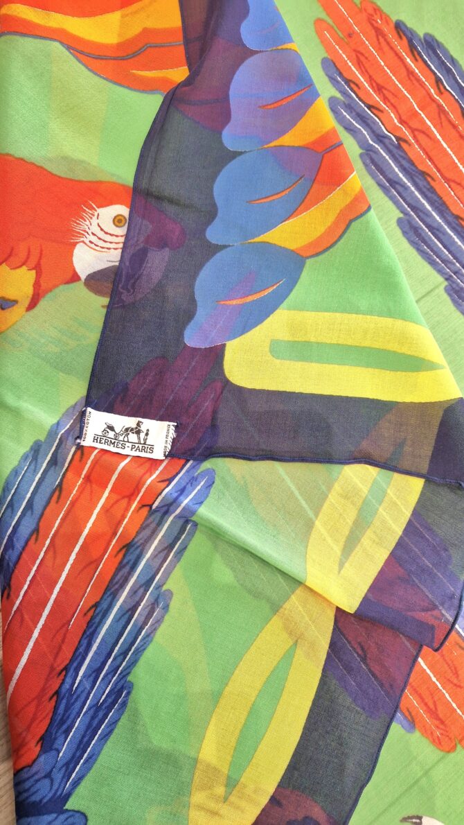 Paréo Hermès aux motifs de  Perroquets – Image 4