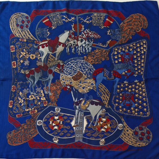 Carré Hermès Soie et cachemire L'art des steppes par Annie Faivre 1991