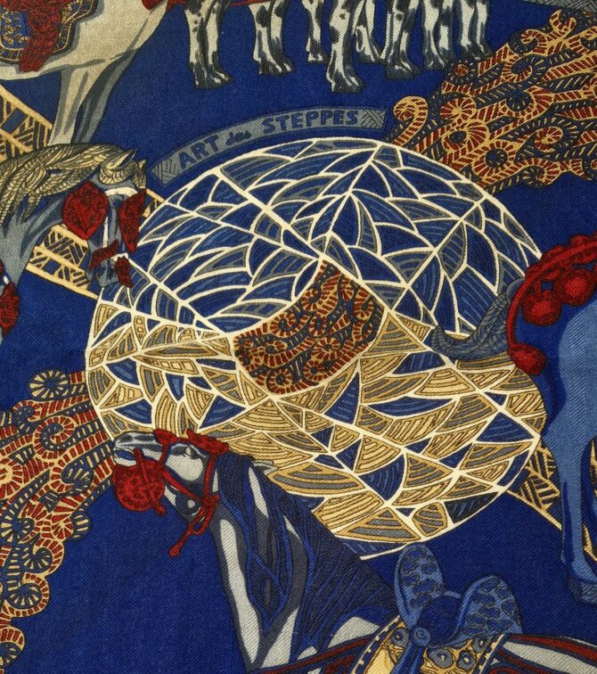 Carré  Hermès Soie et cachemire  L'art des steppes  par Annie Faivre 1991 – Image 3