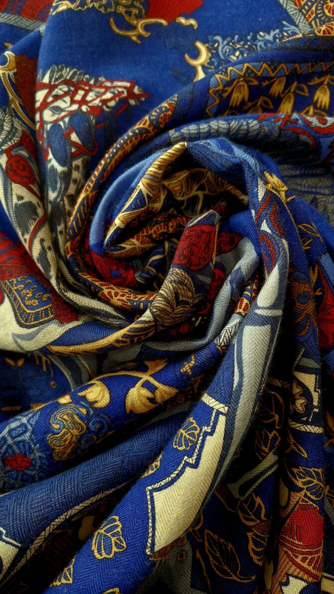 Carré  Hermès Soie et cachemire  L'art des steppes  par Annie Faivre 1991 – Image 5
