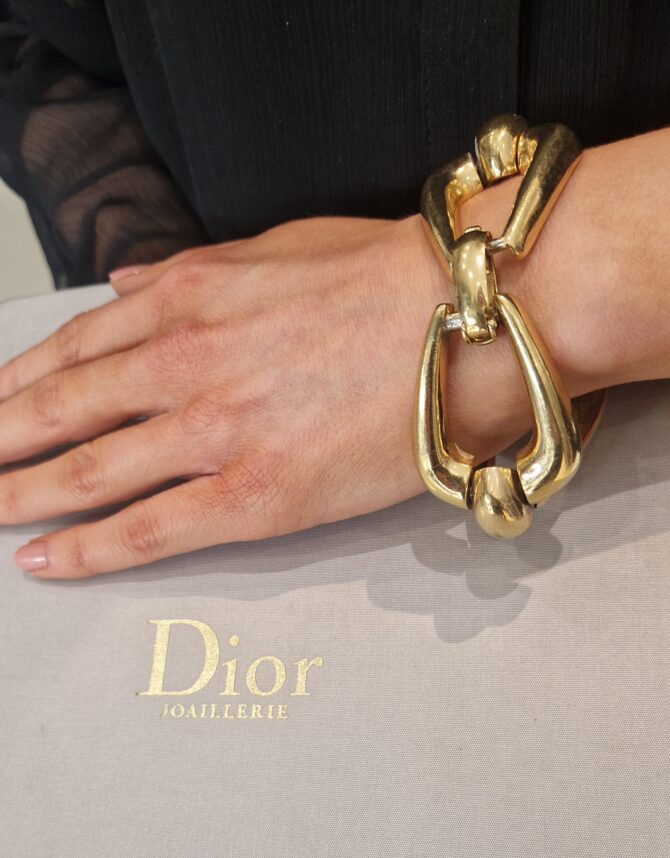 Bracelet signé Christian Dior vintage années 80 en métal doré