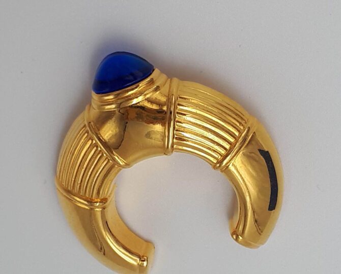 Broche Boucheron modèle Jaipur , jamais portée dans son coffret d'origine