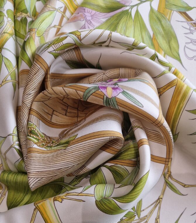 RESERVE Carré Hermès Sérénité par Zoé Pauwels 2001 – Image 3