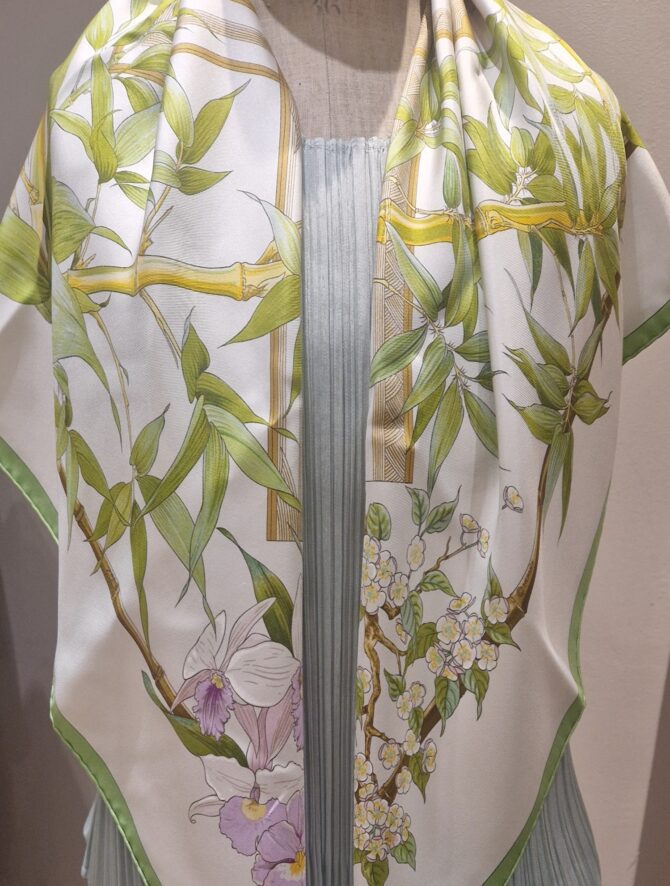 RESERVE Carré Hermès Sérénité par Zoé Pauwels 2001 – Image 2