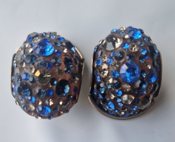 Clips d oreille signés Fabrice Paris en strass et métal argenté – Image 2