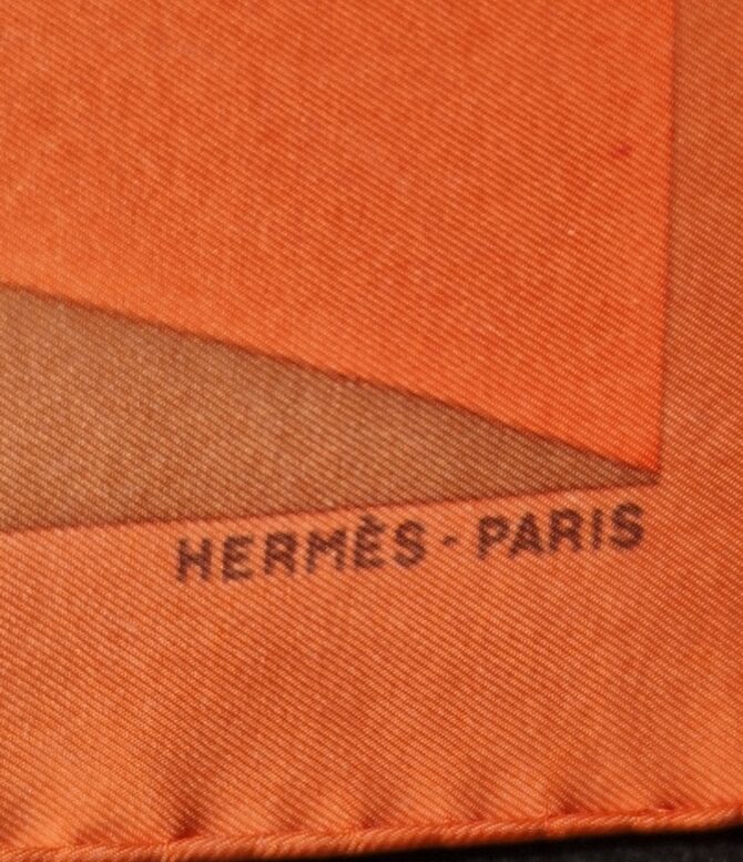 Pochette ou gavroche  Hermès Les Zèbres par Robert Dallet 2014 Livrée dans sa boîte – Image 3