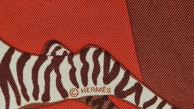 Pochette ou gavroche  Hermès Les Zèbres par Robert Dallet 2014 Livrée dans sa boîte – Image 4