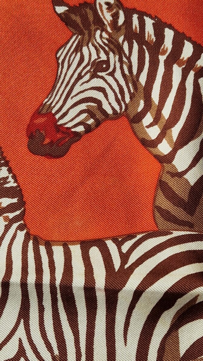 Pochette ou gavroche  Hermès Les Zèbres par Robert Dallet 2014 Livrée dans sa boîte – Image 5
