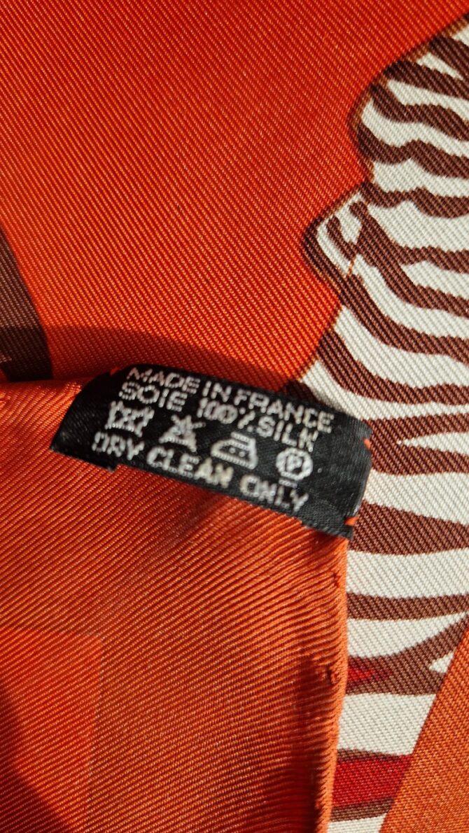 Pochette ou gavroche  Hermès Les Zèbres par Robert Dallet 2014 Livrée dans sa boîte – Image 6