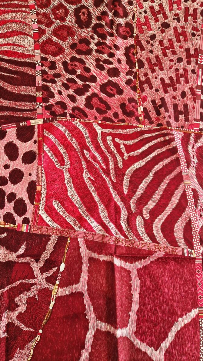 Carré Hermès Pelages et camouflage par Aline Honoré 2010 Livré dans sa boîte – Image 4