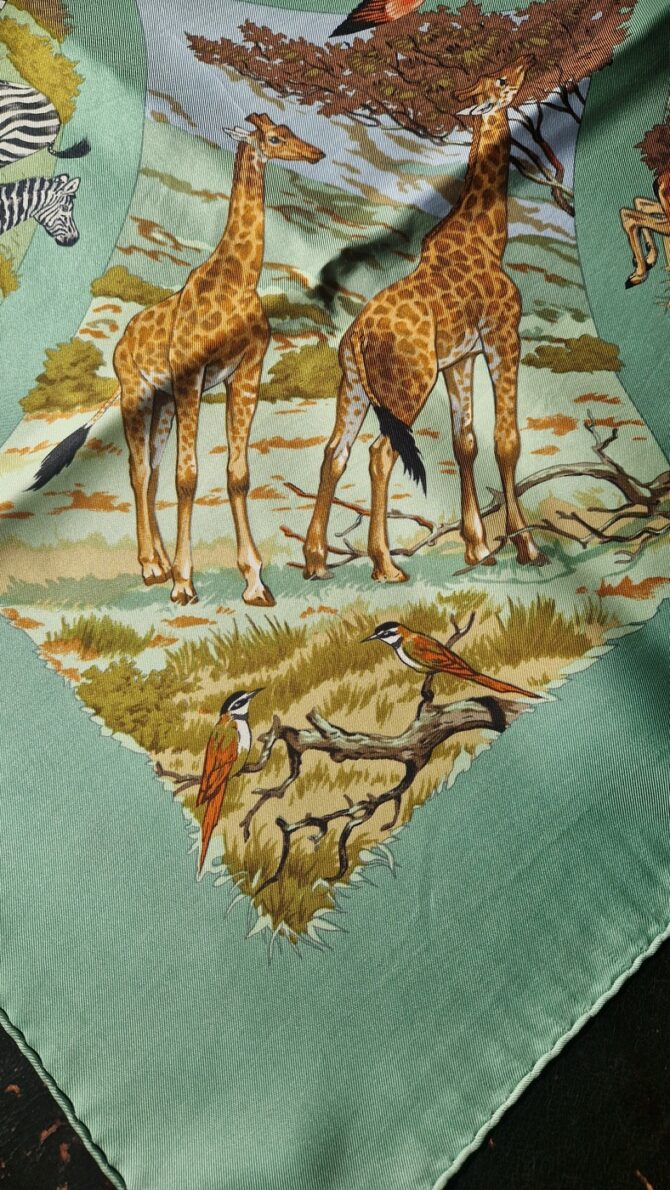 Carré Hermès Tanzanie par Robert Dallet 1997 livré dans sa boîte – Image 5