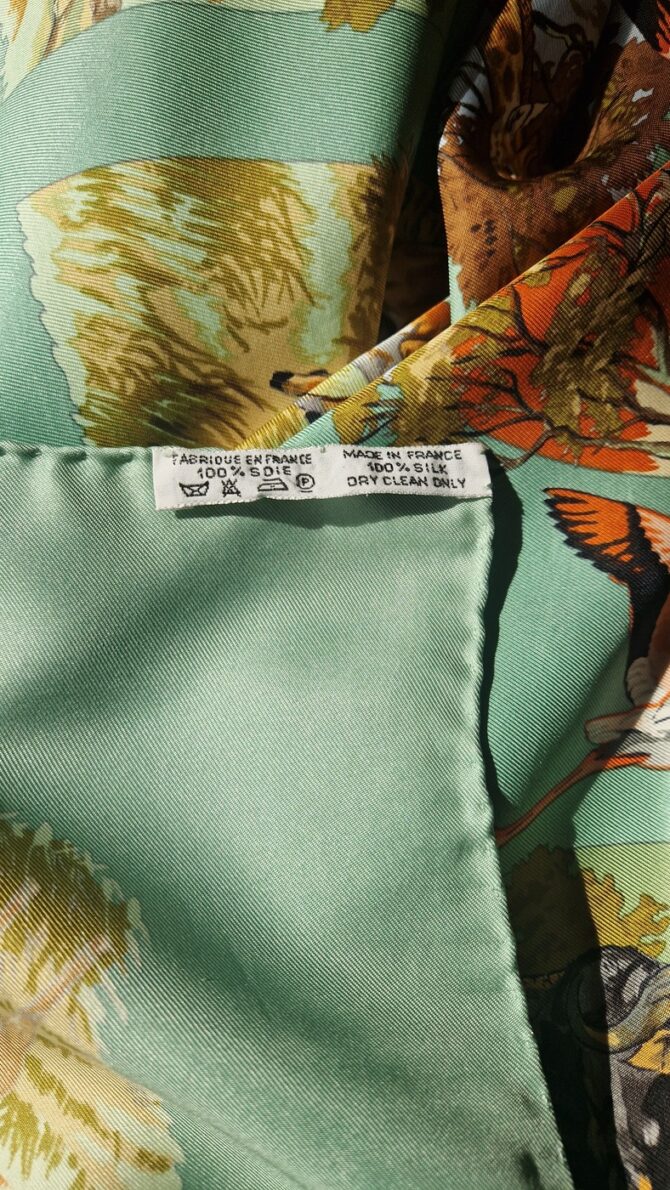 Carré Hermès Tanzanie par Robert Dallet 1997 livré dans sa boîte – Image 9