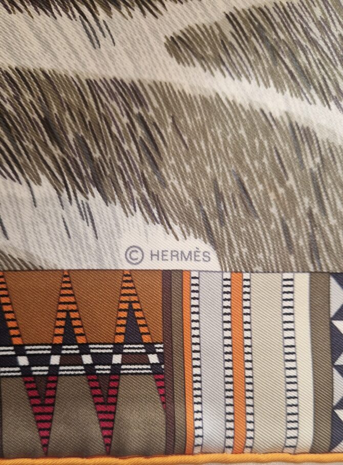 Carré Hermès Pelages et camouflage par Aline Honoré 2010 Livré dans sa boîte – Image 10
