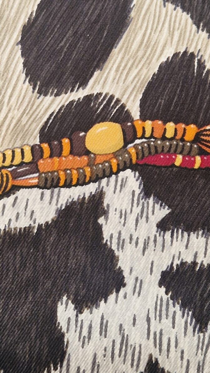 Carré Hermès Pelages et camouflage par Aline Honoré 2010 Livré dans sa boîte – Image 11