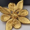 Broche pendentif Yves Saint Laurent en métal doré