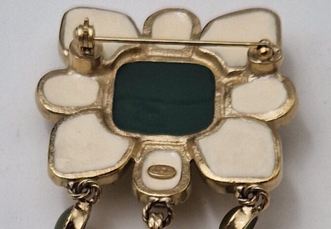 Broche  Chanel  collection croisière Séoul 2016 Etat neuf, jamais portée – Image 10