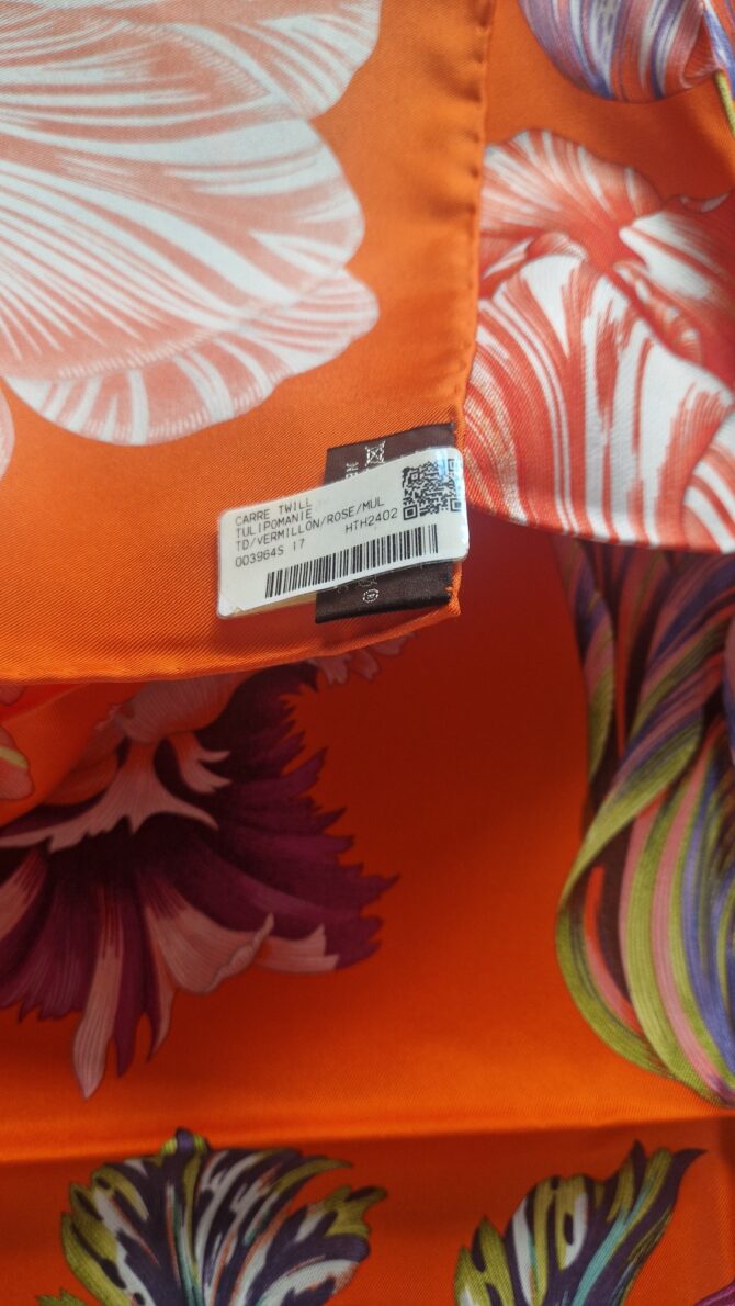 Carré Hermès Tulipomanie par Aline Honoré 2023 livré dans sa boîte – Image 8