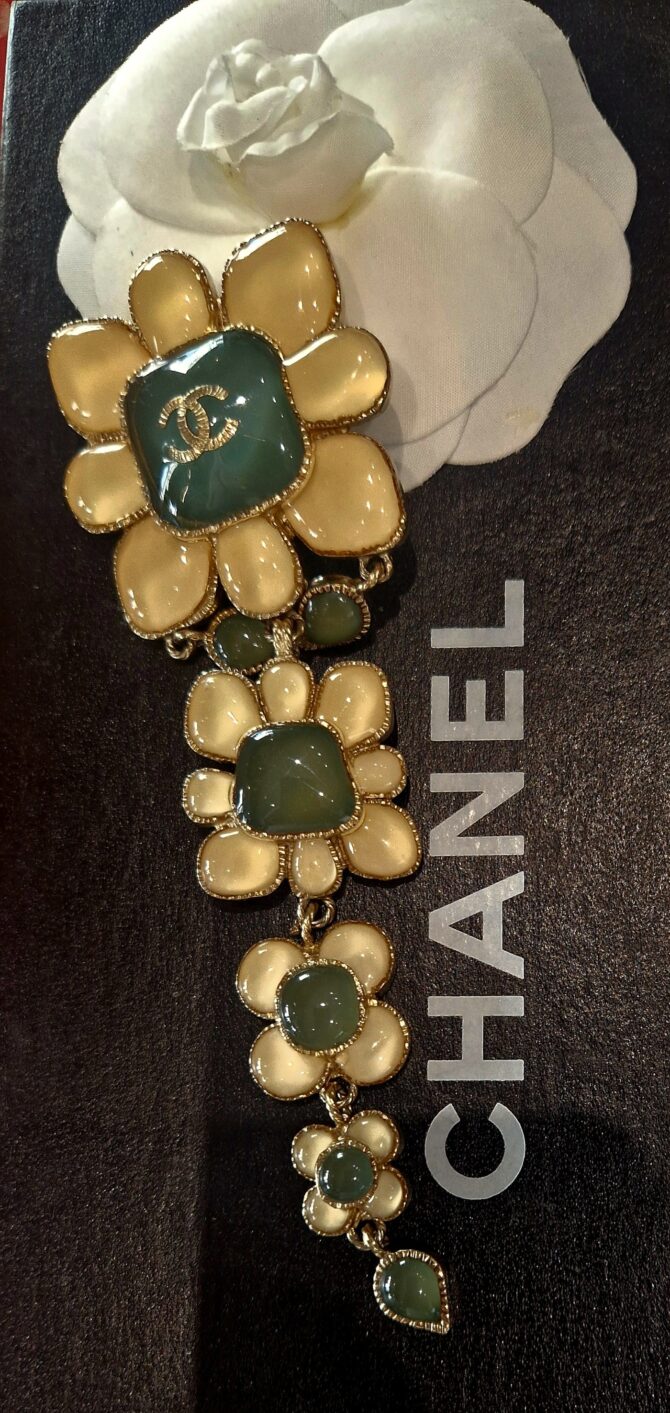 broche chanel collection croisière séoul 2016
