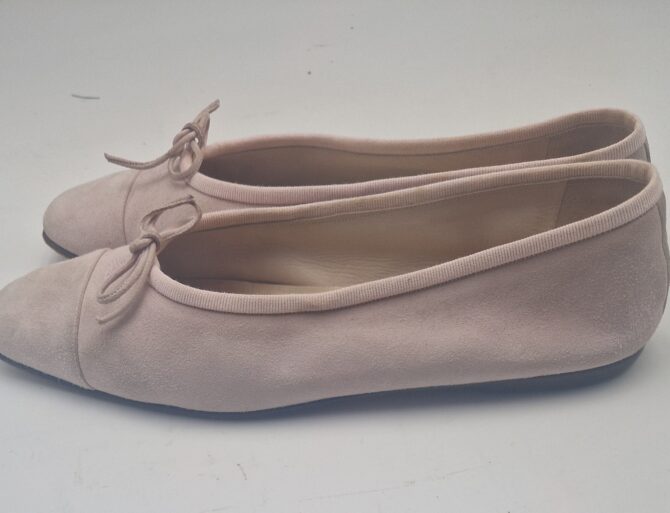 Ballerines Chanel Cambon en cuir suède pointure 39,5 – Image 2