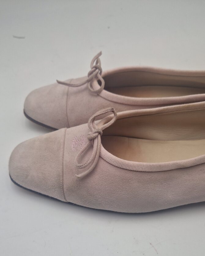 Ballerines Chanel Cambon en cuir suède pointure 39,5 – Image 10
