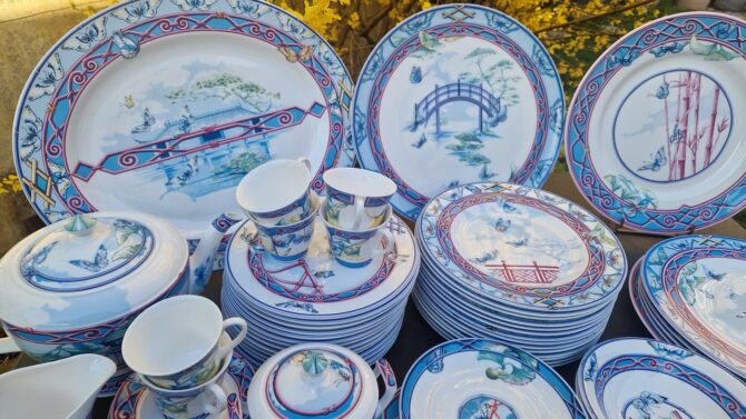 Magnifique service en porcelaine  Hermès  Le jardin des papillons 57 pièces – Image 9