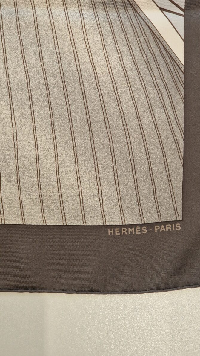 Carré Hermès VENT PORTANT II  par Yannick Manier 2003 – Image 3