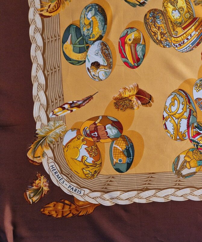 Carré Hermès La couvée d'Hermès  par Caty Latham vintage 1994 sur le thème des oeufs de Pâques. – Image 7