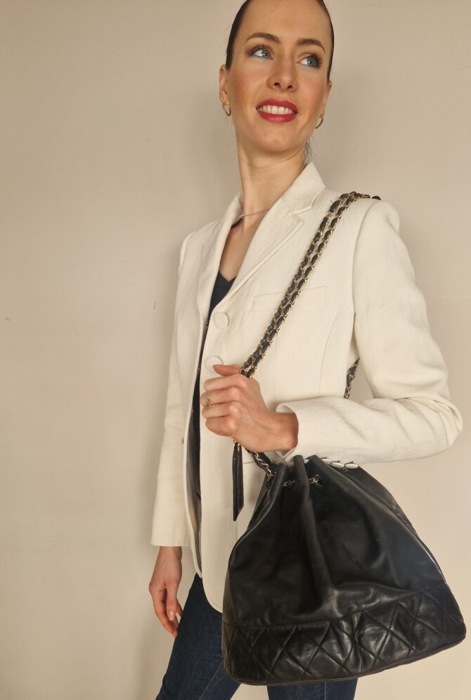 Sac Chanel vintage Modèle Gabrielle Bucket