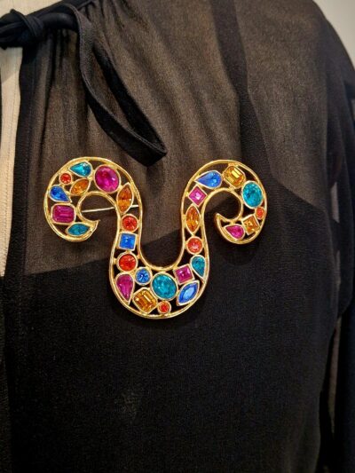Importante broche Yves Saint Laurent signe zodiacal du bélier