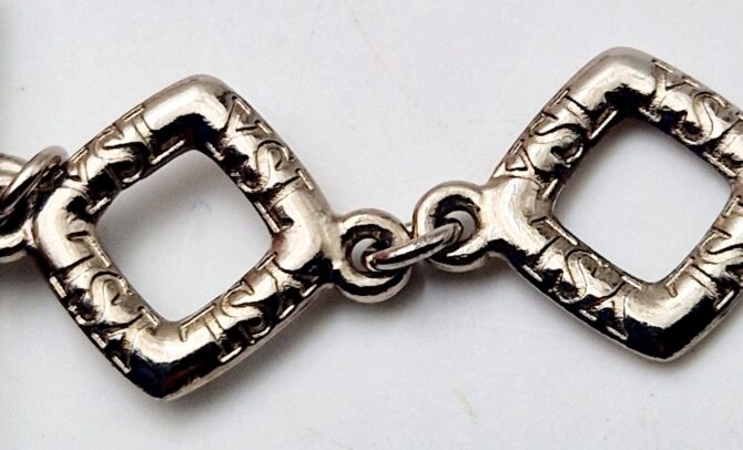 Bracelet Yves Saint Laurent en perles, strass et métal argenté