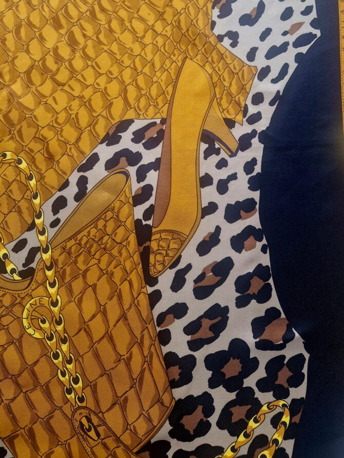 Foulard CELINE Paris Motifs crocodile , bijoux etc – Image 3