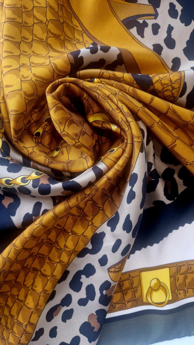 Foulard CELINE Paris Motifs crocodile , bijoux etc – Image 4