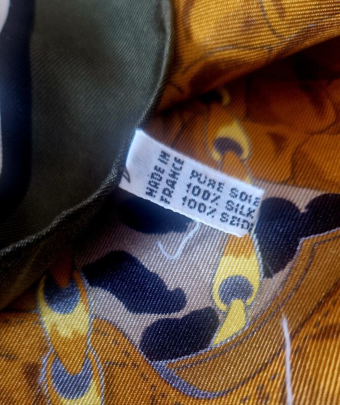 Foulard CELINE Paris Motifs crocodile , bijoux etc – Image 5