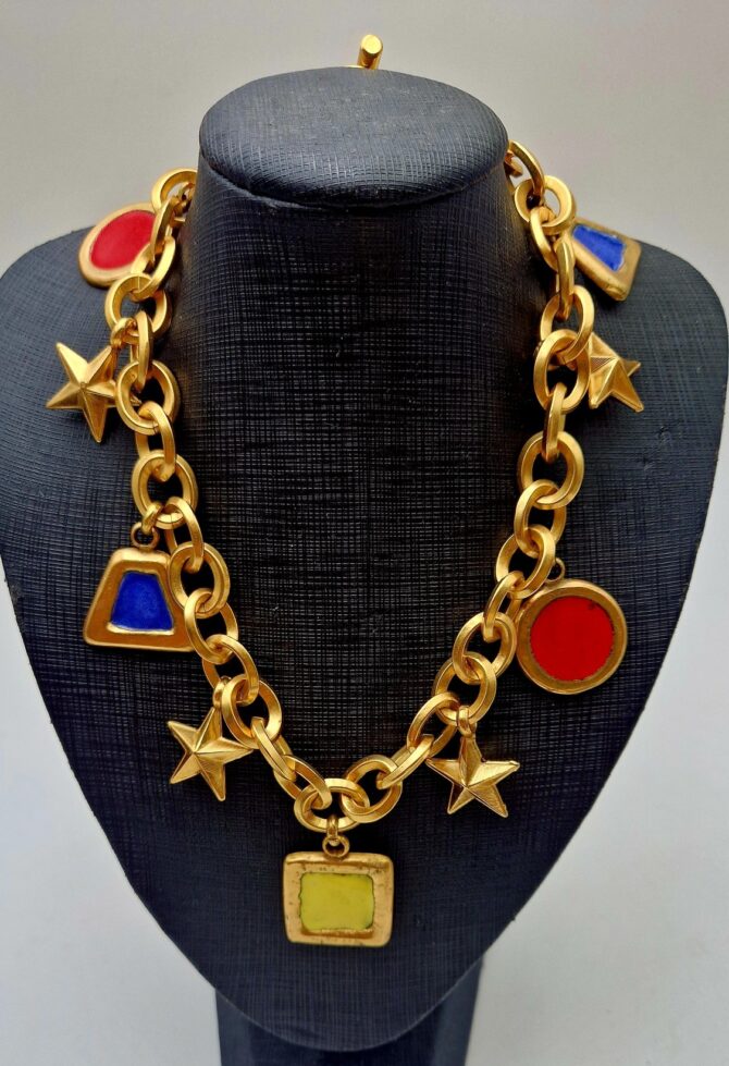 Collier vintage CELINE en métal doré et émaillé
