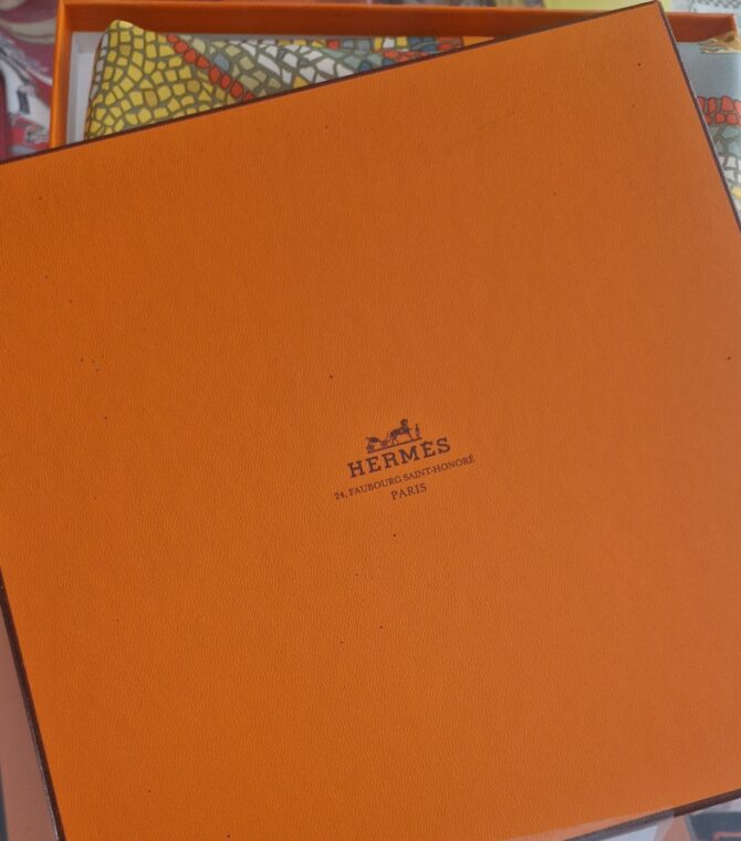 Carré Hermès Sous le cèdre par Dimitri Rybaltchenko 1998 Livré dans sa boîte – Image 5